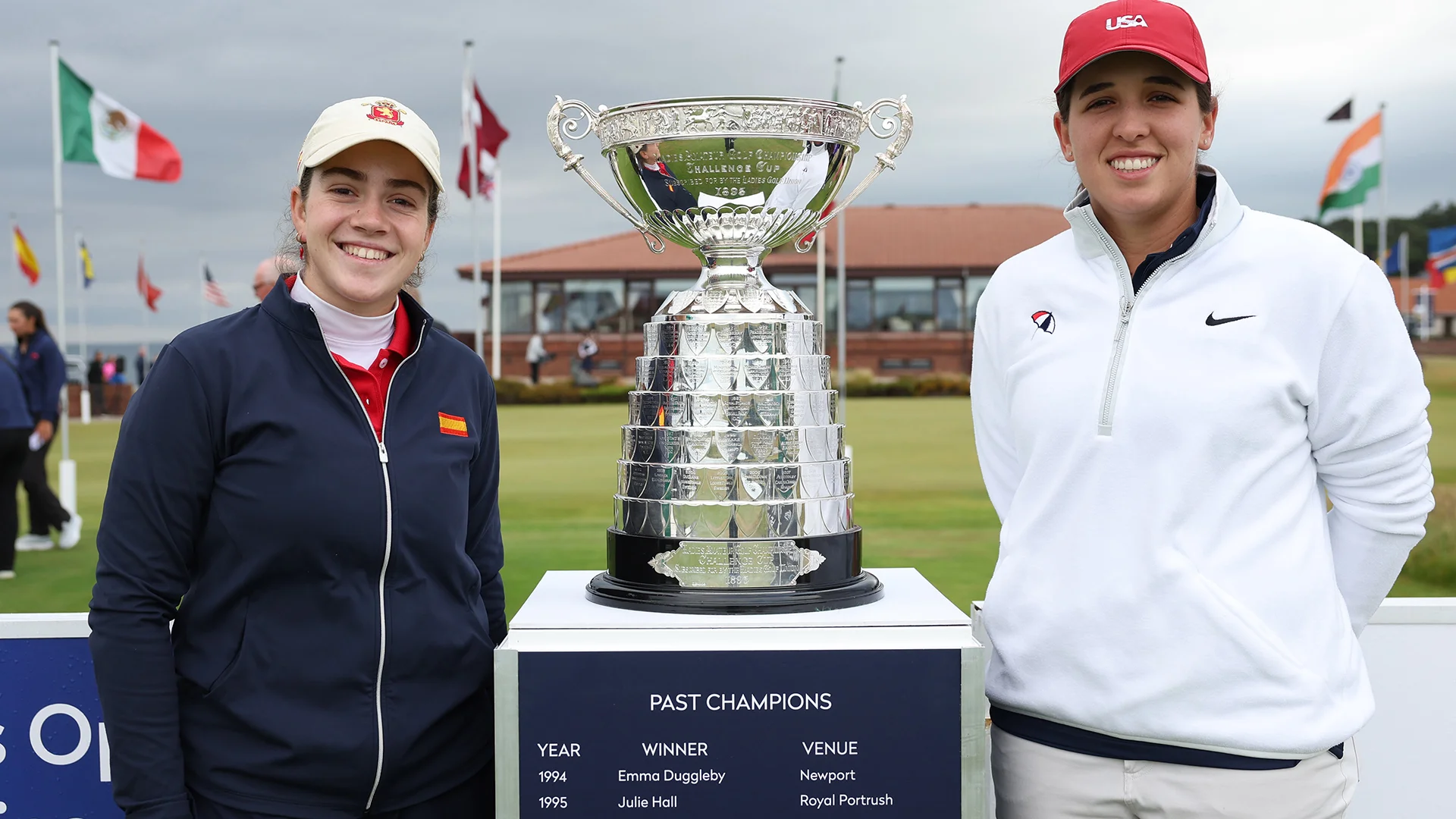 Paula Martin Sampedro and Farah O'Keefe with The Women's Amateur Championship trophy
