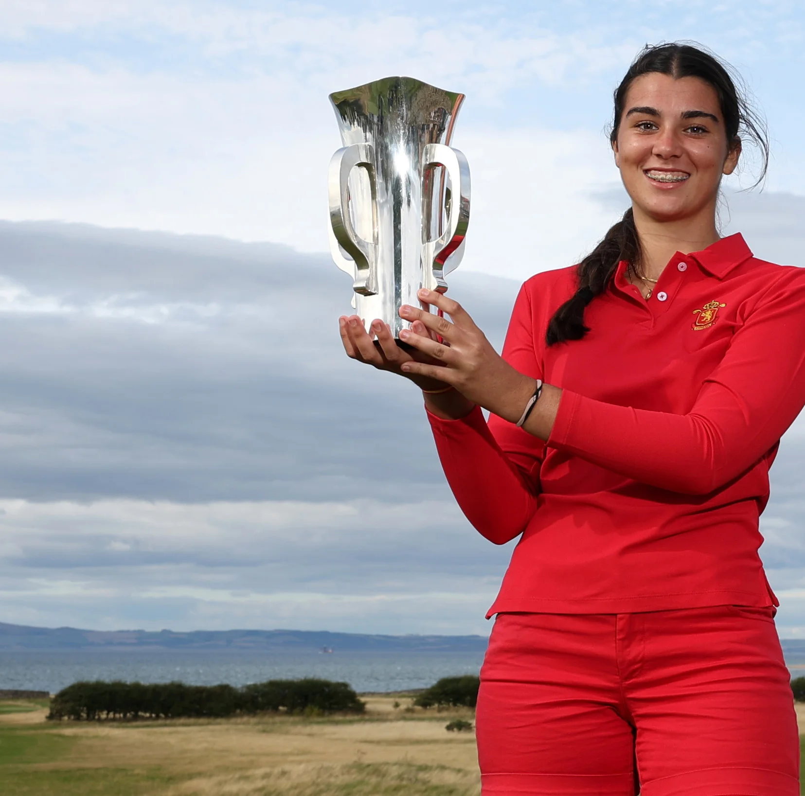 Marta Munoz celebrates with the Girls' Amateur Championship trophy.