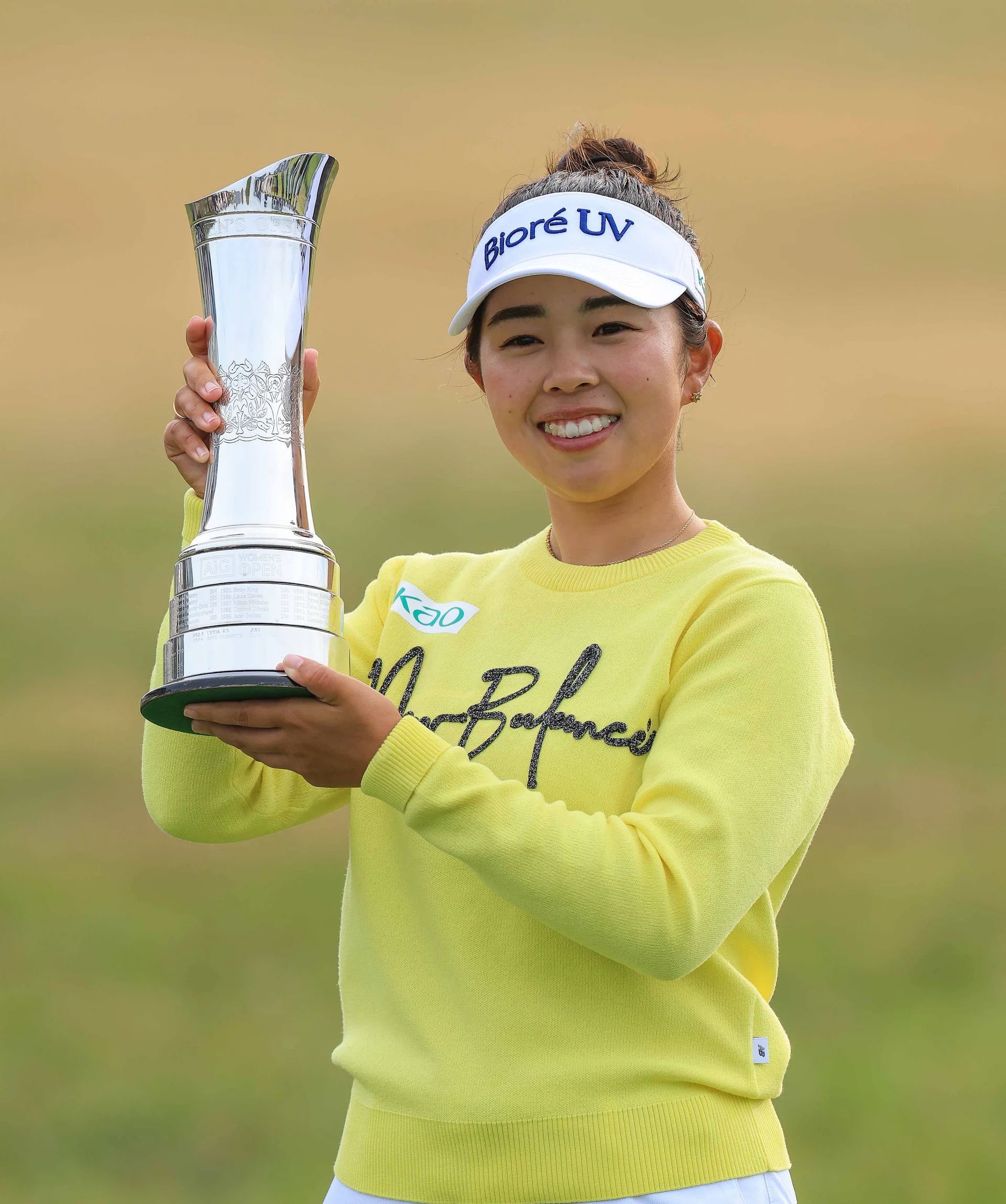Miyu Yamashita lifts the AIG Women's Open trophy at Royal Porthcawl.
