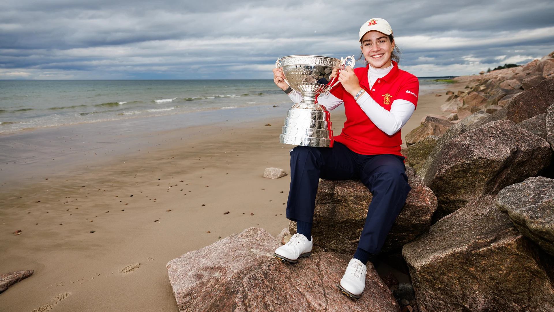 Paula Martin Sampedro with The Women's Amateur Championship trophy