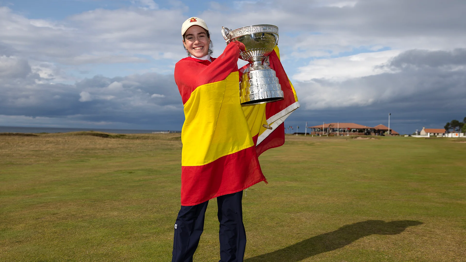 Paula Martin Sampedro lifts the Women's Amateur Championship trophy