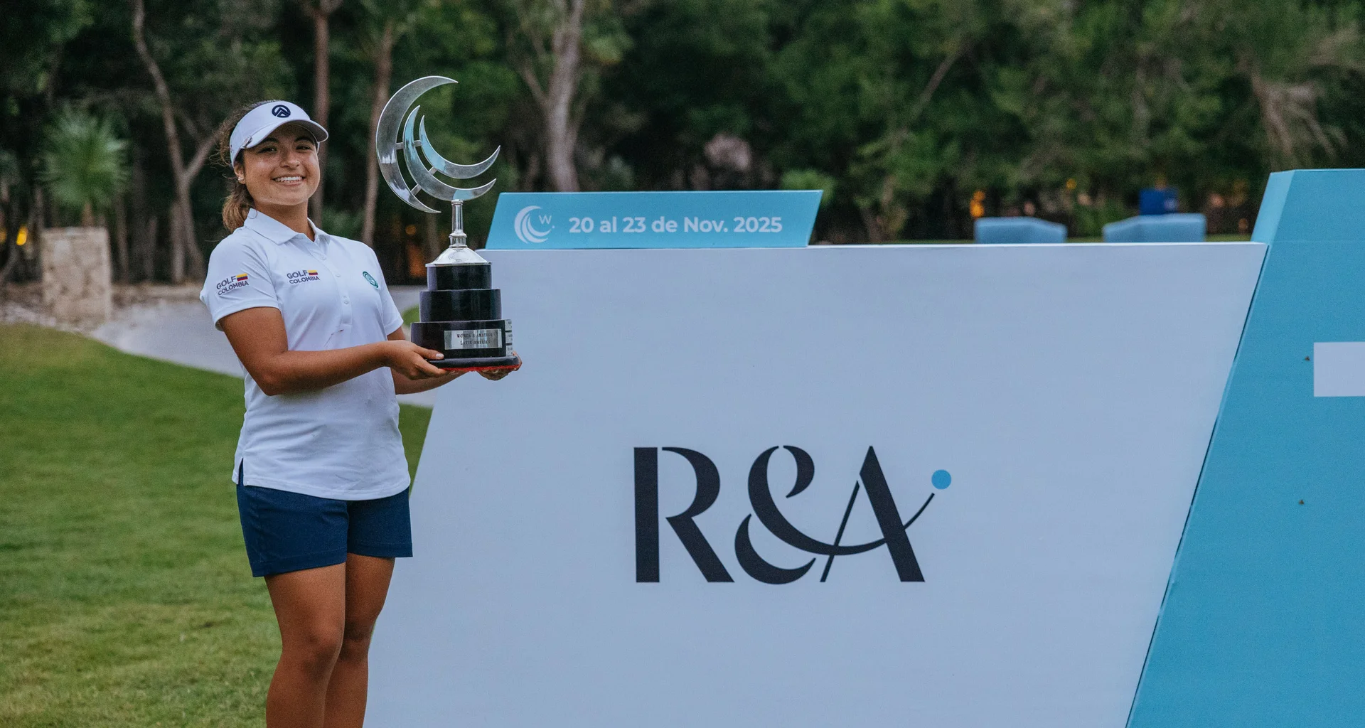 María José Marín holds the Women's Amateur Latin America trophy at PGA Riviera Maya.