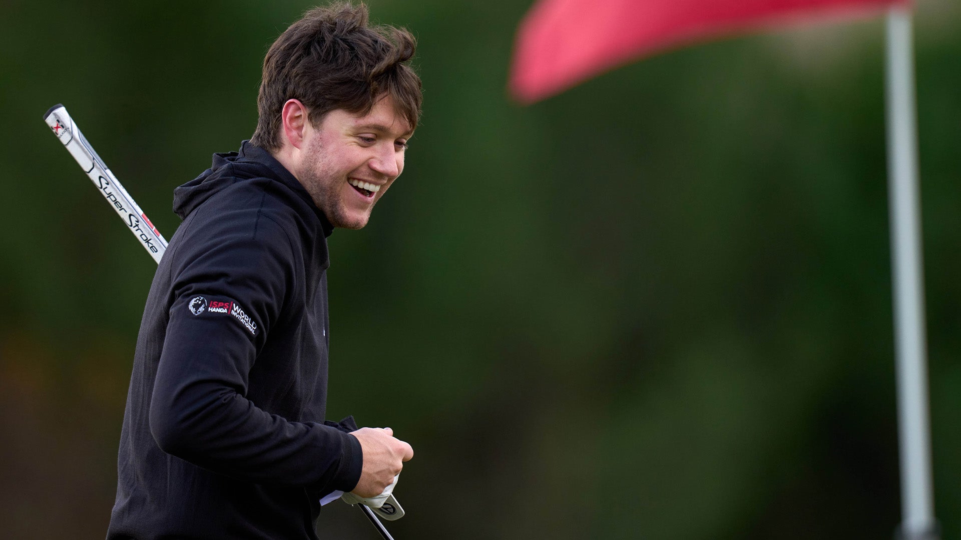 not the glo up I needed but deserved LMAOOO (first pic: 12 years old and my niall  horan cut out, oh god. second pic: 16 with the REAL niall horan.)  blessings. : r/uglyduckling, image size:1920x1080